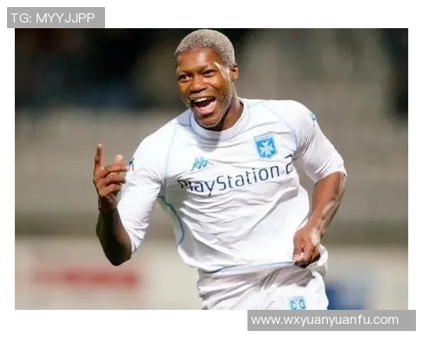 足球明星精彩瞬间全景回顾尽览足坛传奇风采与荣耀时刻